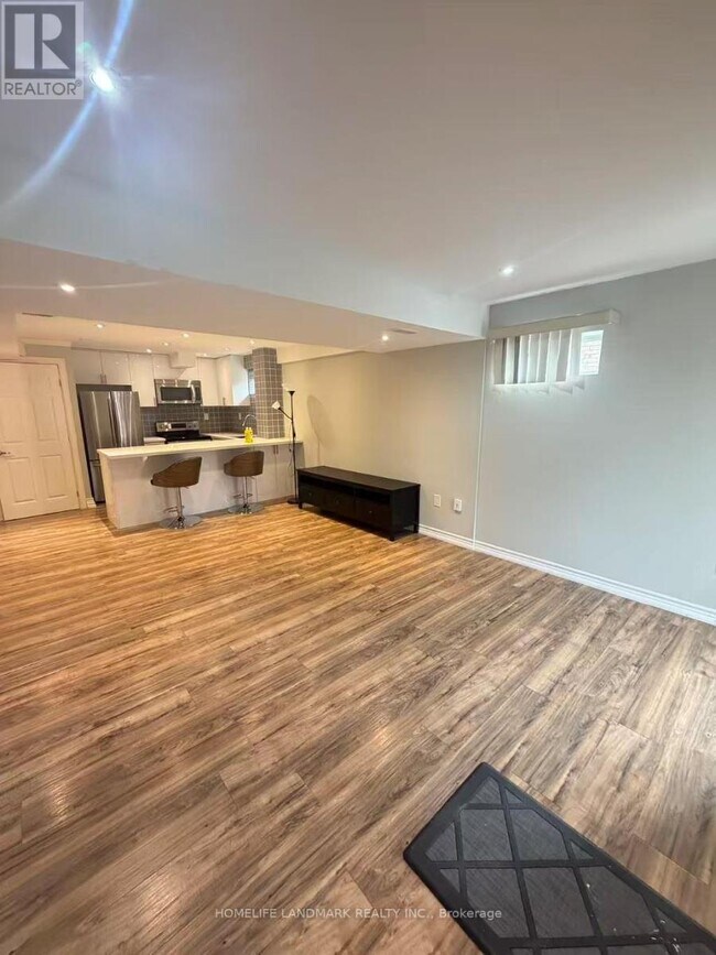 Photo - 74 Herefordshire Cres