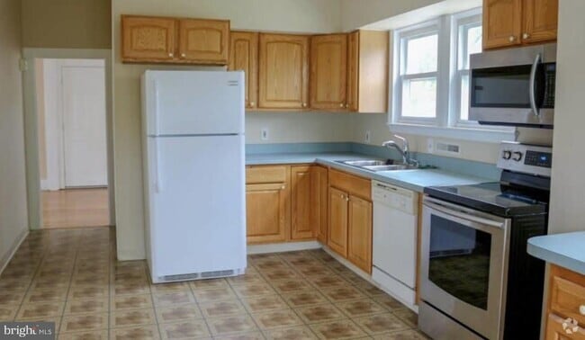 Building Photo - 921 New Pear St Rental