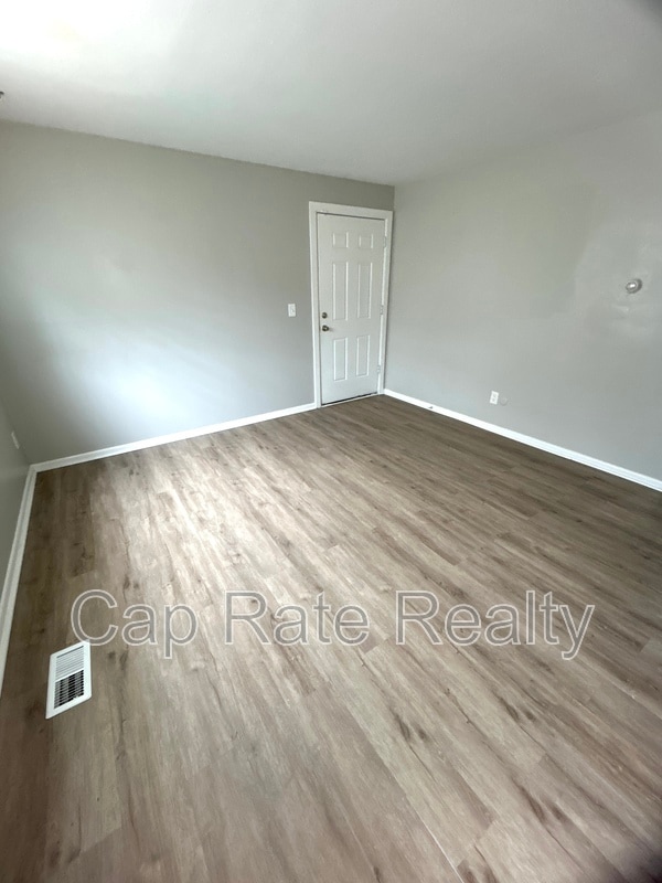 Photo - 2174 Sullivant Ave