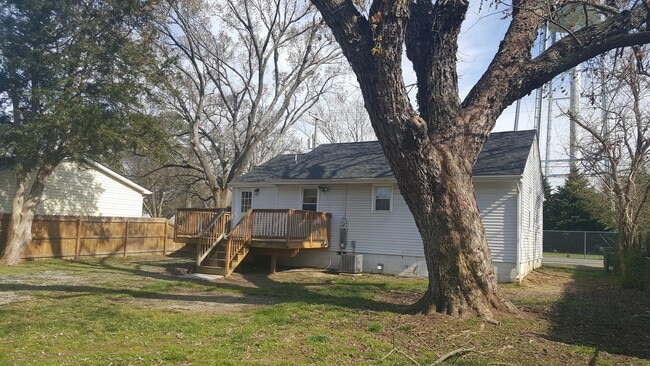 Photo - 104 N Cedar Ave