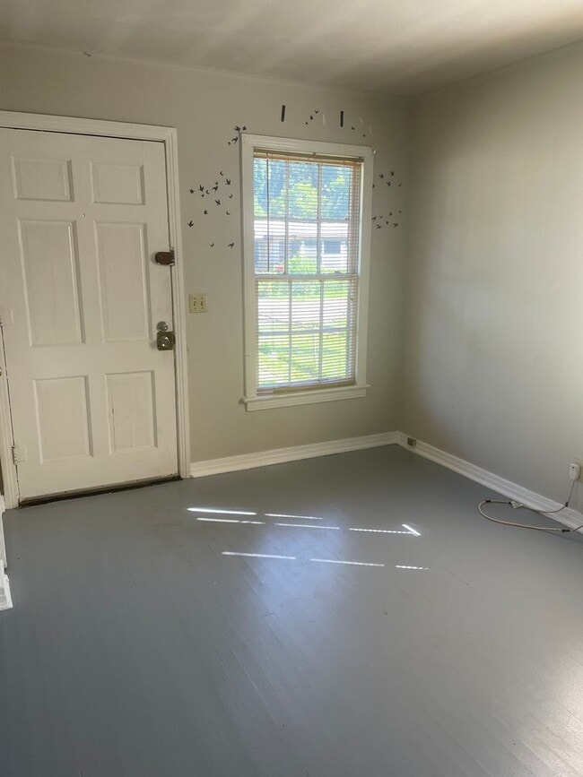 Photo - New Paint and Flooring, 1 Bedroom Bossier Home
