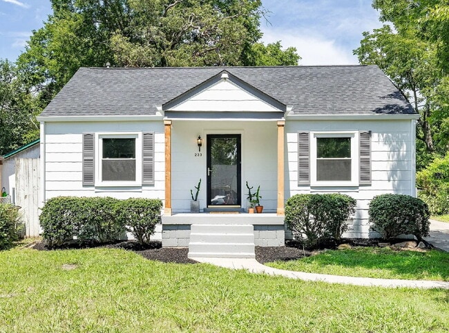 Building Photo - Vintage Charm, Modern Comfort & a Fully Fenced Backyard in Madison