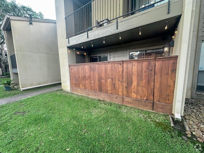 Building Photo - 3300 Pebblebrook Dr Unit 19 Rental
