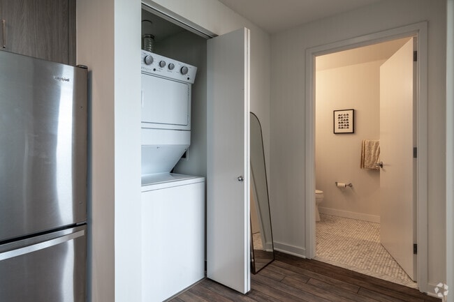 1BR, 1BA - 597SF