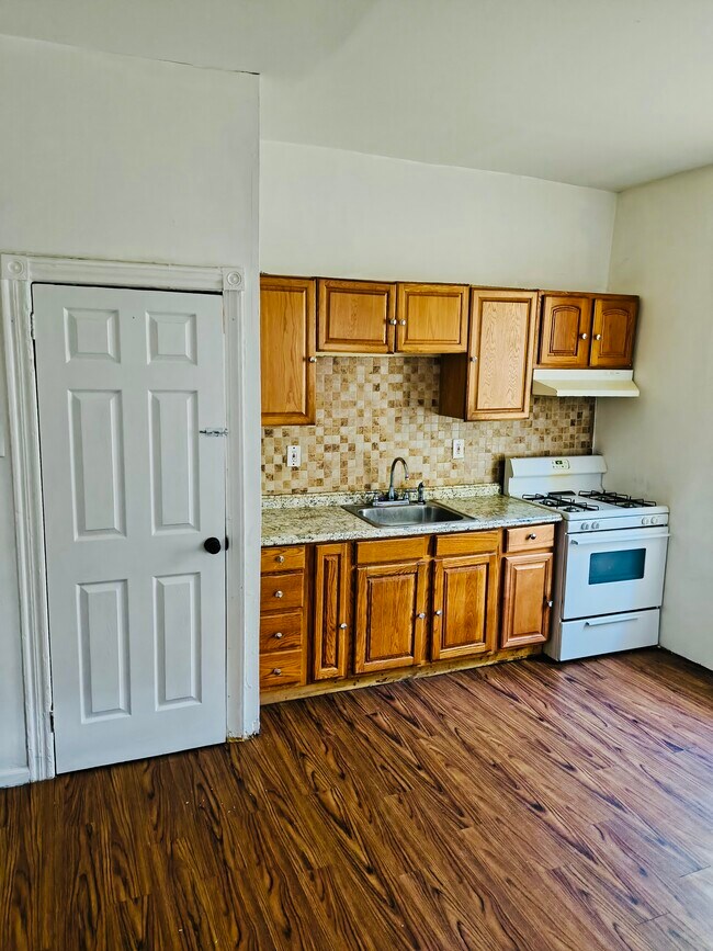 Photo - 124 W Sylvania St