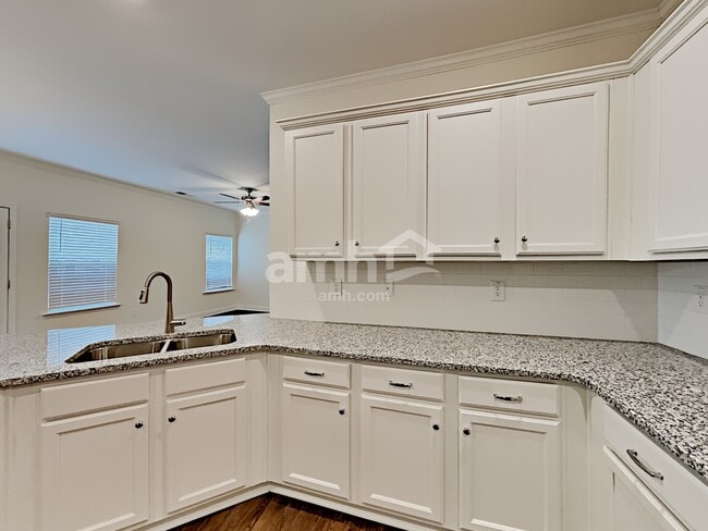 Photo - 692 Woodall Rd