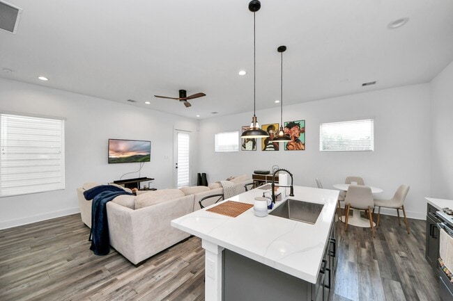 Photo - 1066 Mansfield St