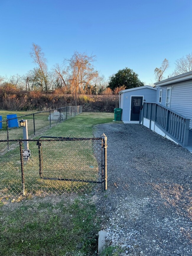 Photo - 333 California St