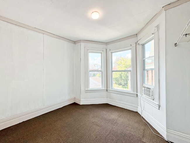Photo - 3263 Parkview Ave