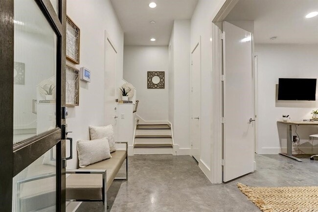 Photo - 5905 E Post Oak Ln