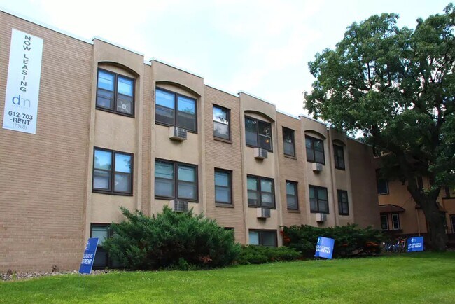 Photo - 11th on Campus