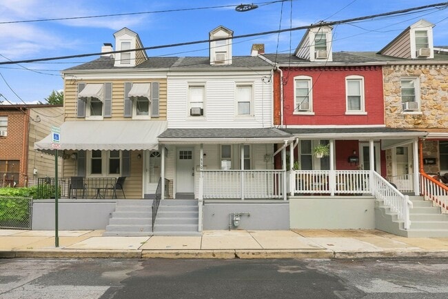 Building Photo - 550 Dauphin St