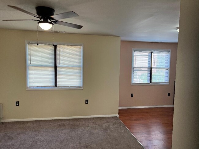Building Photo - 4400 McMenamy St Rental