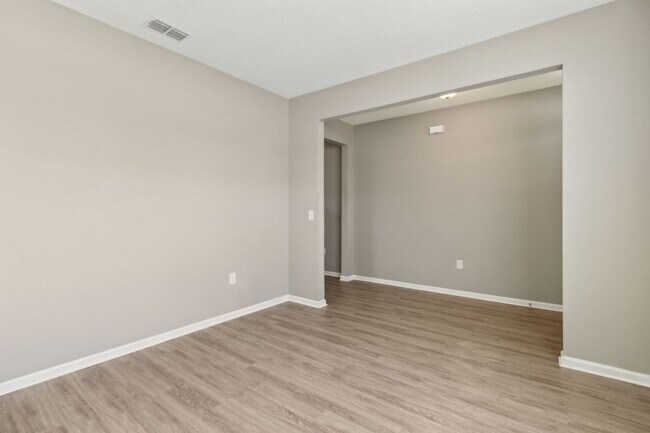 Photo - Spacious 5-Bedroom Home  – Prime Amelia Co...