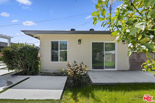 6229 Sylvia Ave