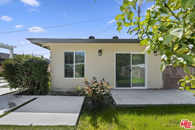 Photo - 6229 Sylvia Ave