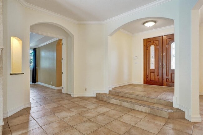 Photo - 2700 Oak Tree Cir