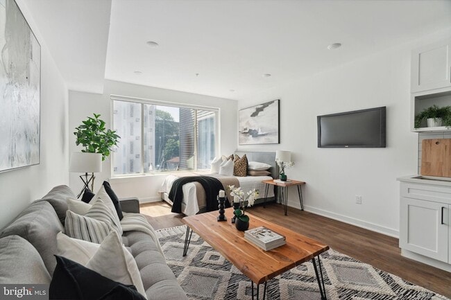 Building Photo - 5904 Germantown Ave Unit 204