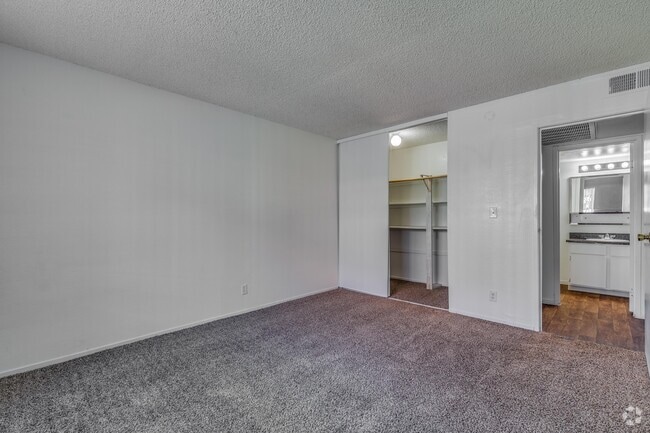 1 ABR, 1 BA (Carson renovated) - 600 SF