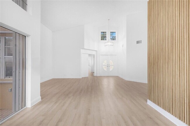 Photo - 1525 Seabay Rd