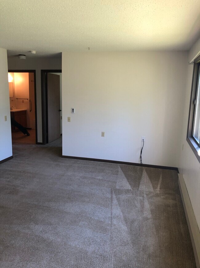Aspen Apartments - Aspen Apartments