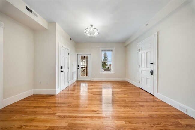 Building Photo - 180 Jackson St Unit C
