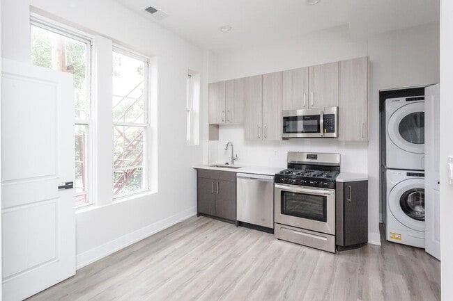 Building Photo - 2 bedroom in Chicago IL 60608 Unit 3M