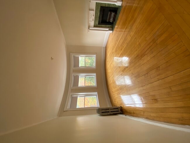 Photo - 1583 Beacon St Unidad 17
