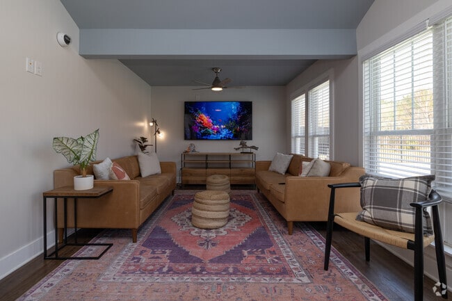 Lounge Area - 864 Clemson