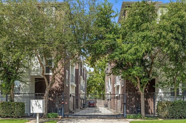 Photo - 1113 W 18th St