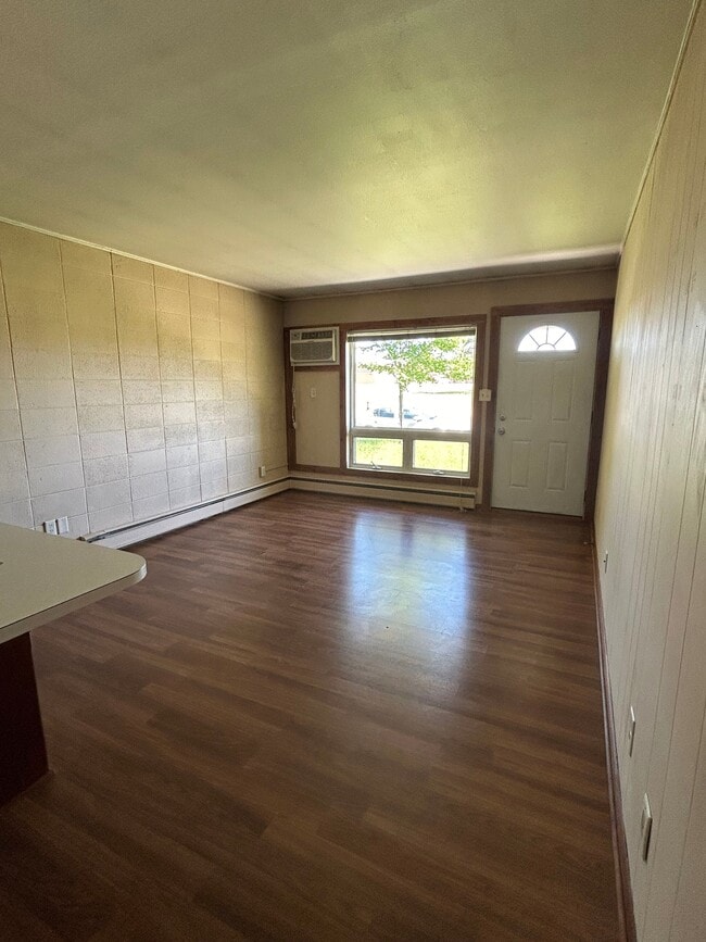 Photo - 608 19th Ave W