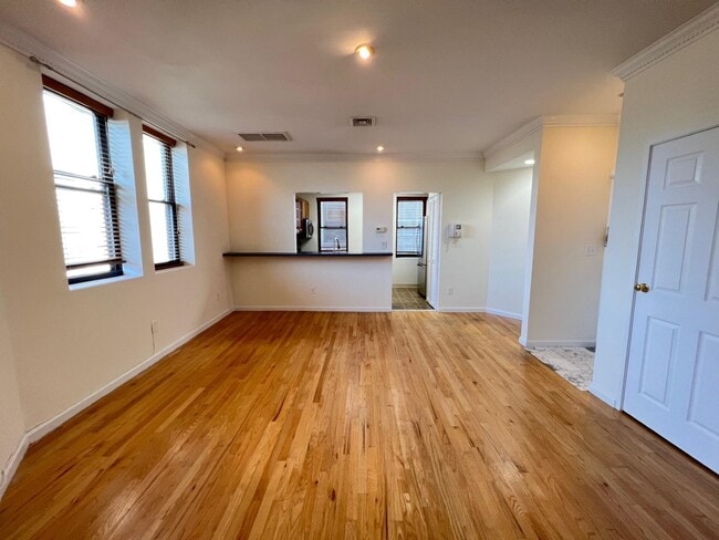 Building Photo - 258 Barrow St Unit 4C