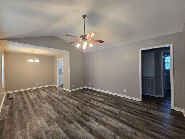 Photo - 460 Caney Ln