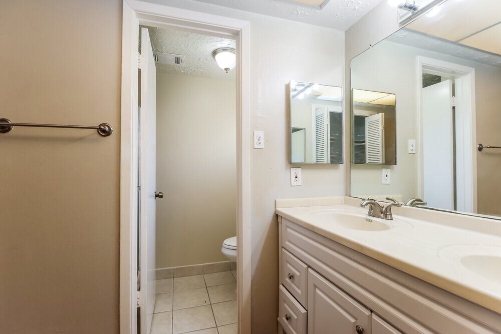 Photo - 8419 Old Meadow Ln