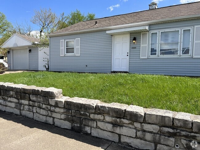 Building Photo - 4604 N Sheridan Rd Rental