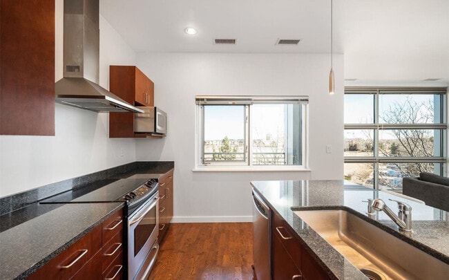 Photo - 2958 Syracuse St Unidad 306