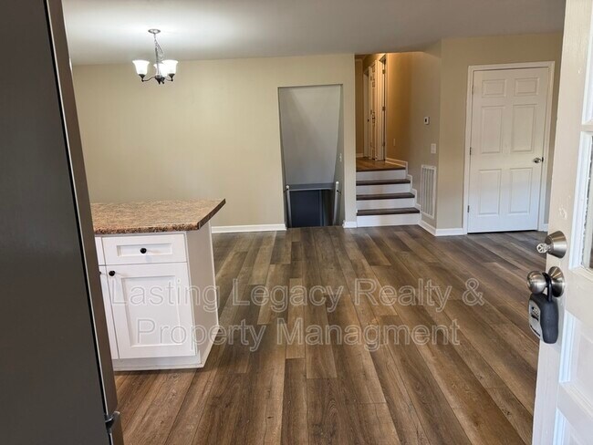 Photo - 179 Canterbury Dr