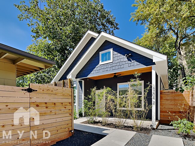 Building Photo - 5204 Huisache St Rental