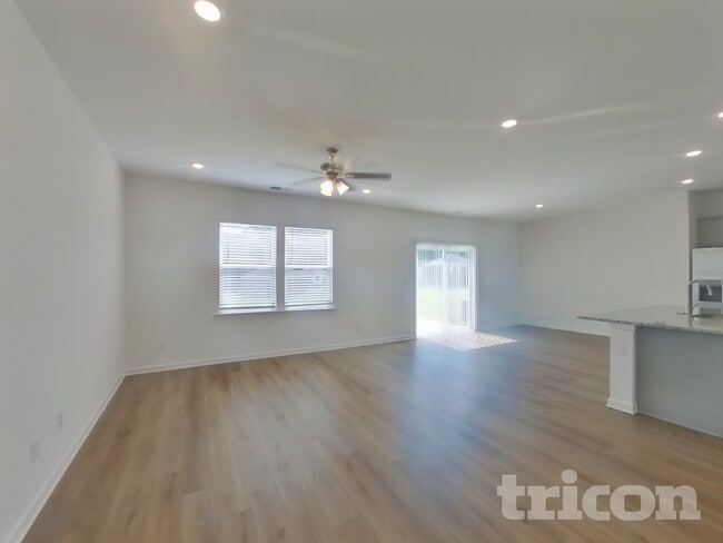 Photo - 1943 Logan Ln