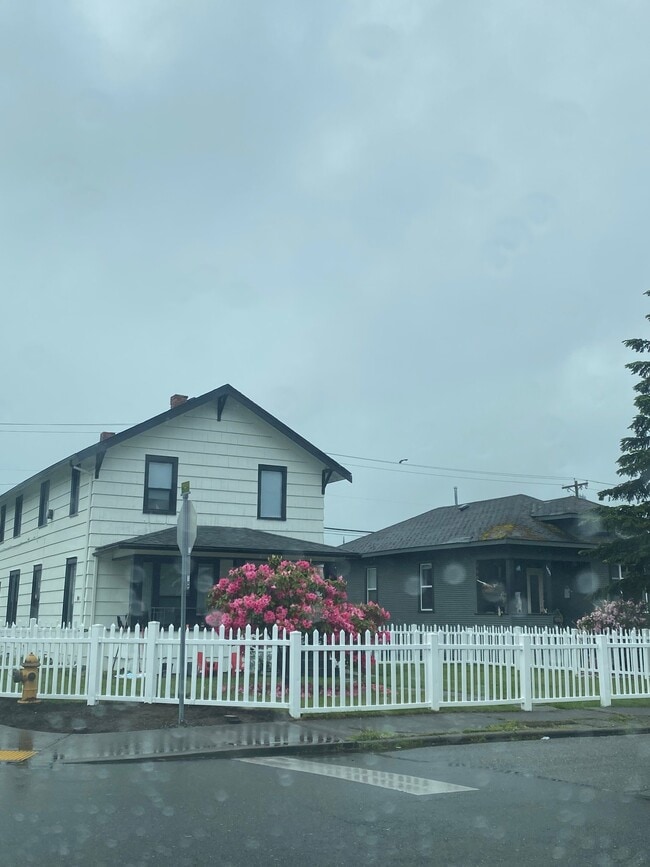 Building Photo - 1901 Lombard Ave Unit C