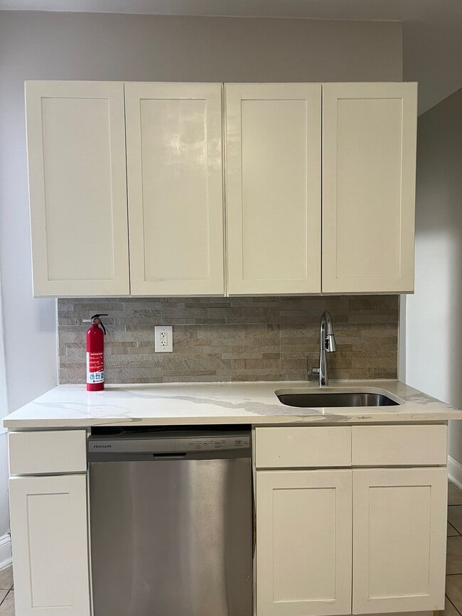 Photo - 6129 Park Ave Unit D2