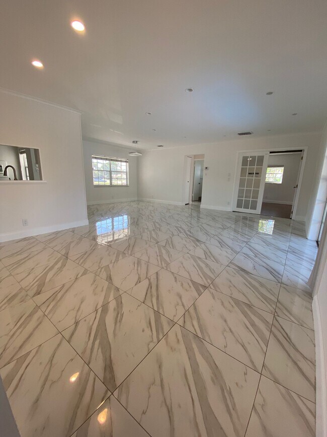 Photo - 19253 Carolina Cir