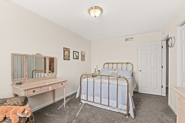 Photo - 2111-2111 Primrose Dr Unit 2111 Primrose Drive