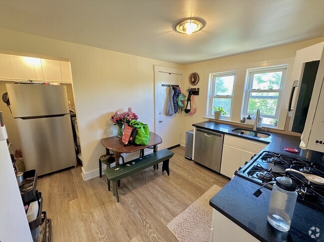 Building Photo - 1145 Boylston St Unit 4 Rental