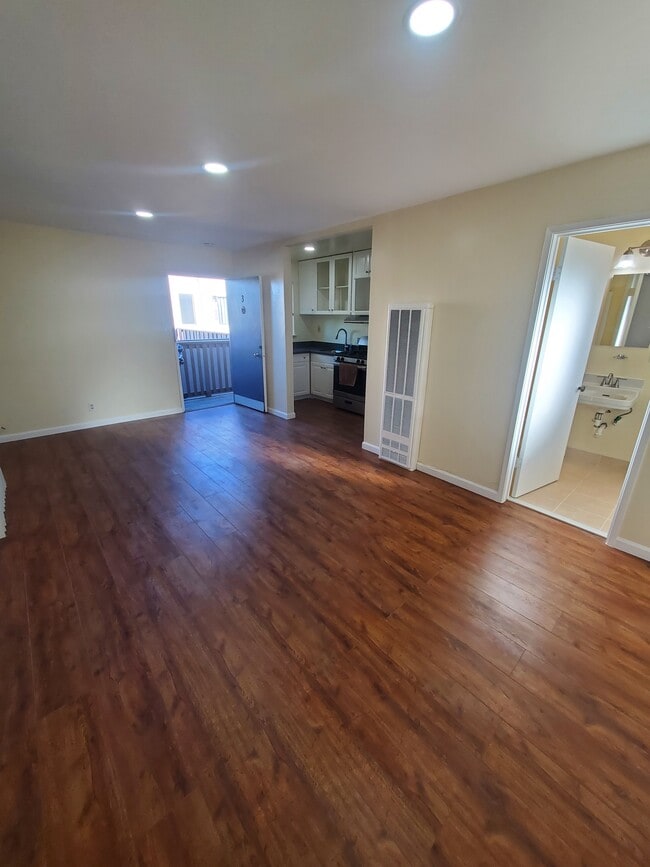 Photo - 1123 Chula Vista Ave Unit 3