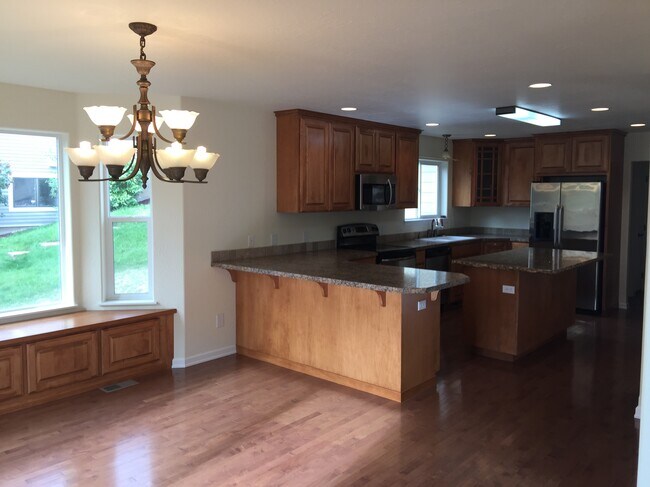 Photo - 725 SW Staley Dr