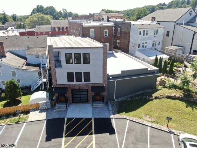 Photo - 42 W Main St