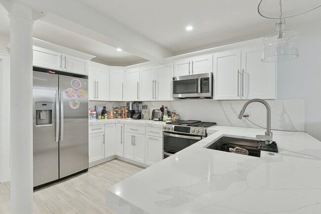 Photo - 467 E 8th St Unit 1A