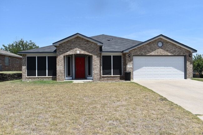 Building Photo - TWO LIVING ROOMS AND TWO DINING ROOMS! Sol... Rental