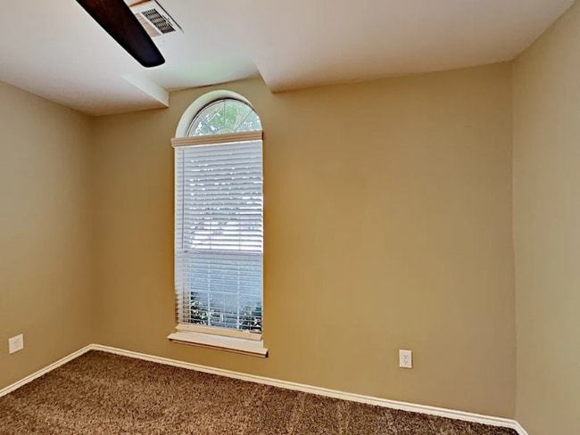 Photo - 807 W Lonesome Dove Trail